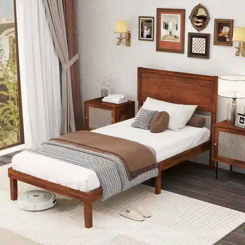 Cadre de lit plateforme rustique en bois massif avec tête de lit haute et rangement sous le lit
