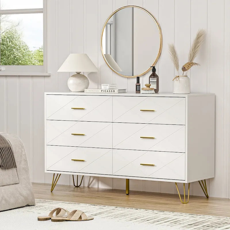 Commode à 6 tiroirs cannelés pour chambre à coucher avec plateau large et poignées dorées