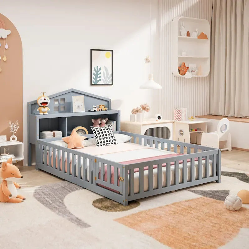 Lit enfant pleine grandeur au sol avec bibliothèque, tableau noir et barrière de sécurité